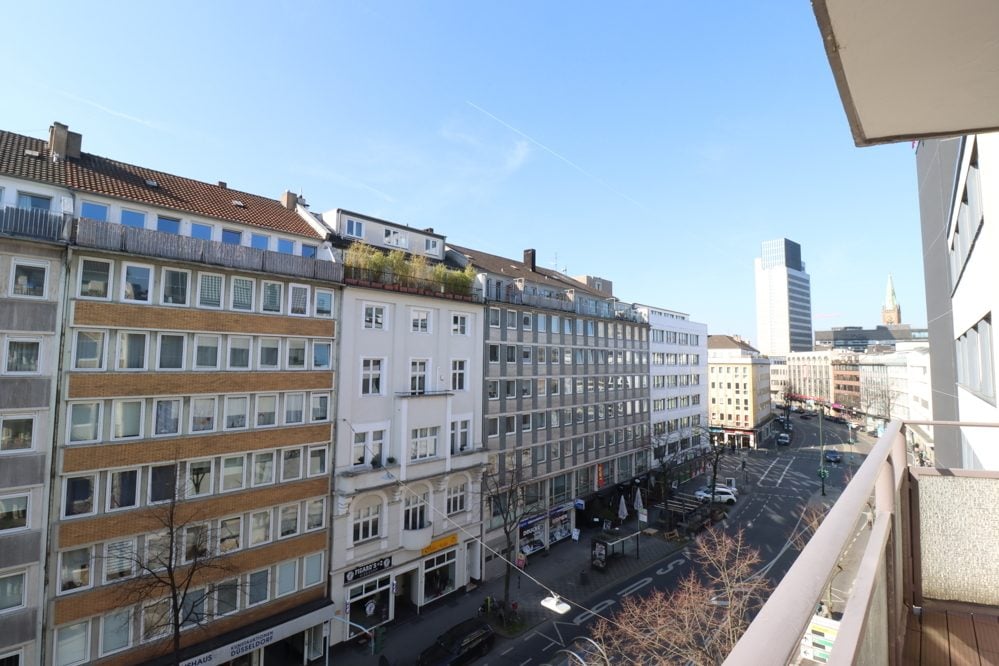 Immobilienangebot - Düsseldorf - Alle - Stadtmitte: moderne 2- Zimmerwohnung mit EBK und 2 Balkonen in zentraler Lage