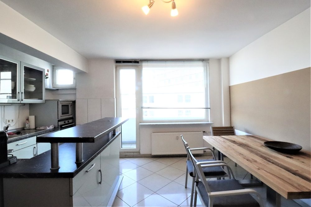 Immobilienangebot - Düsseldorf - Alle - Stadtmitte: moderne 2- Zimmerwohnung mit EBK und 2 Balkonen in zentraler Lage