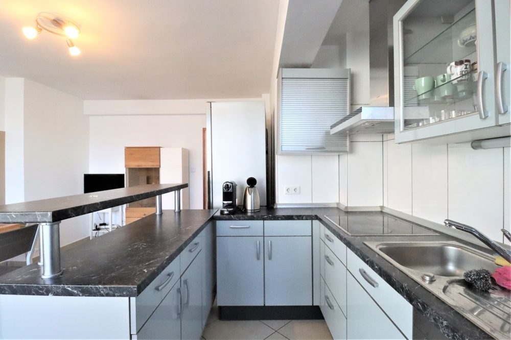 Immobilienangebot - Düsseldorf - Alle - Stadtmitte: moderne 2- Zimmerwohnung mit EBK und 2 Balkonen in zentraler Lage