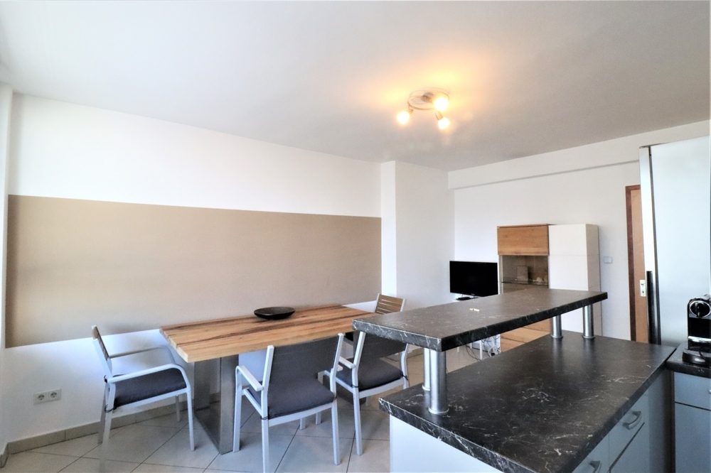 Immobilienangebot - Düsseldorf - Alle - Stadtmitte: moderne 2- Zimmerwohnung mit EBK und 2 Balkonen in zentraler Lage