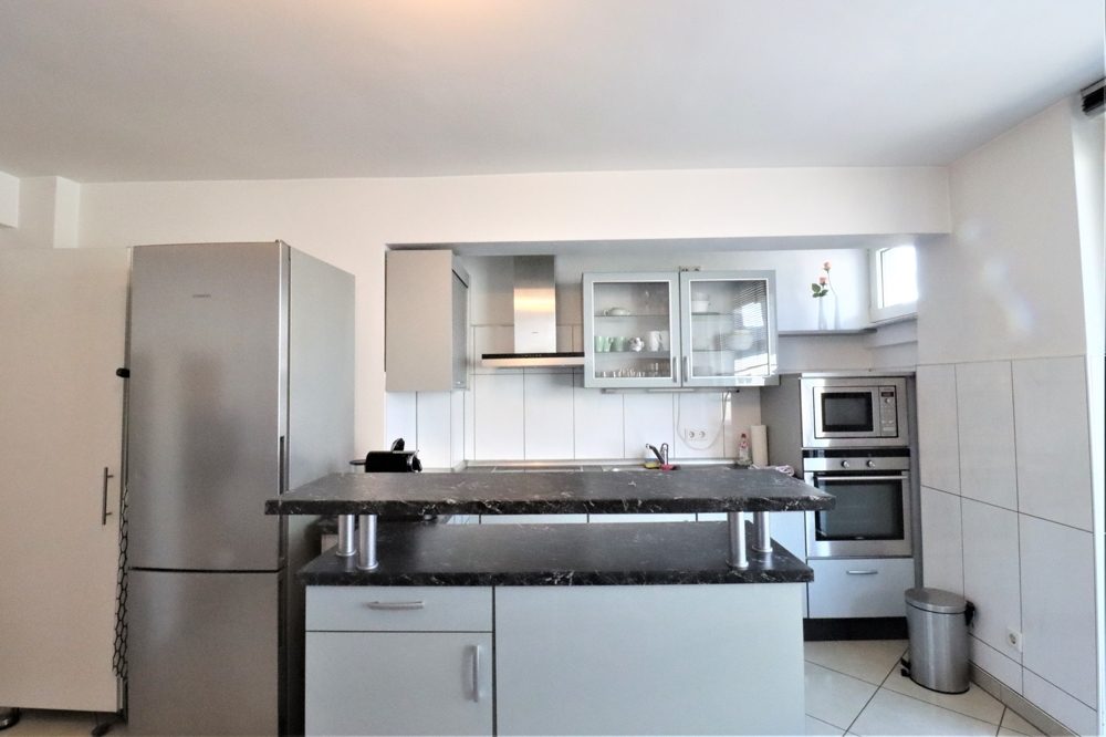 Immobilienangebot - Düsseldorf - Alle - Stadtmitte: moderne 2- Zimmerwohnung mit EBK und 2 Balkonen in zentraler Lage