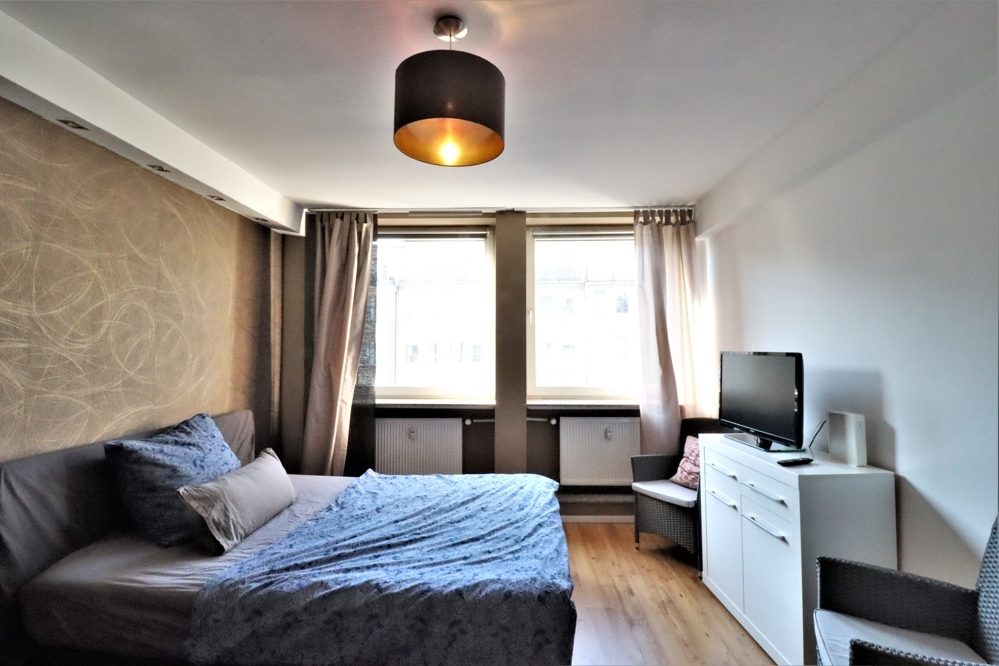 Immobilienangebot - Düsseldorf - Alle - Stadtmitte: moderne 2- Zimmerwohnung mit EBK und 2 Balkonen in zentraler Lage