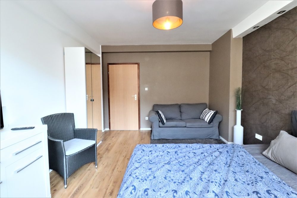 Immobilienangebot - Düsseldorf - Alle - Stadtmitte: moderne 2- Zimmerwohnung mit EBK und 2 Balkonen in zentraler Lage