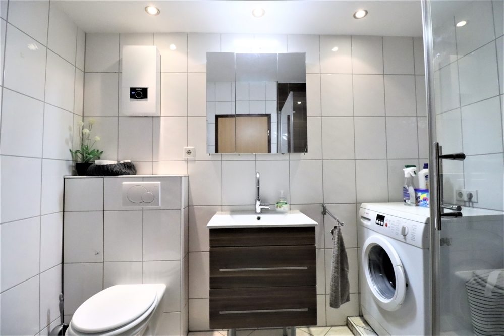 Immobilienangebot - Düsseldorf - Alle - Stadtmitte: moderne 2- Zimmerwohnung mit EBK und 2 Balkonen in zentraler Lage