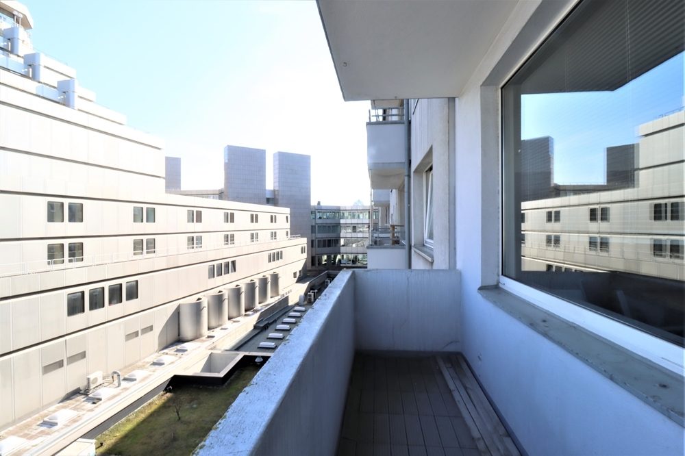 Immobilienangebot - Düsseldorf - Alle - Stadtmitte: moderne 2- Zimmerwohnung mit EBK und 2 Balkonen in zentraler Lage