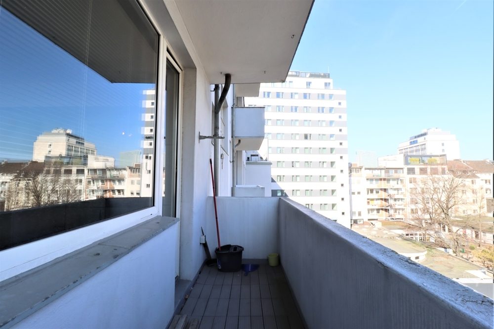 Immobilienangebot - Düsseldorf - Alle - Stadtmitte: moderne 2- Zimmerwohnung mit EBK und 2 Balkonen in zentraler Lage