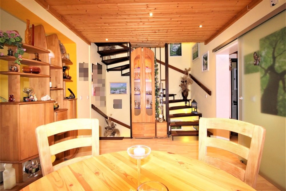 Immobilienangebot - Erkrath / Unterfeldhaus - Alle - Unterfeldhaus: sehr gepflegtes Reihenendhaus mit Terrasse, Süd-Garten und Garage in ruhiger Lage