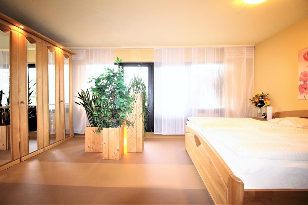 Immobilienangebot - Erkrath / Unterfeldhaus - Alle - Unterfeldhaus: sehr gepflegtes Reihenendhaus mit Terrasse, Süd-Garten und Garage in ruhiger Lage