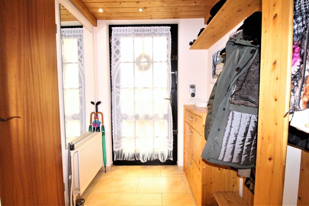 Immobilienangebot - Erkrath / Unterfeldhaus - Alle - Unterfeldhaus: sehr gepflegtes Reihenendhaus mit Terrasse, Süd-Garten und Garage in ruhiger Lage