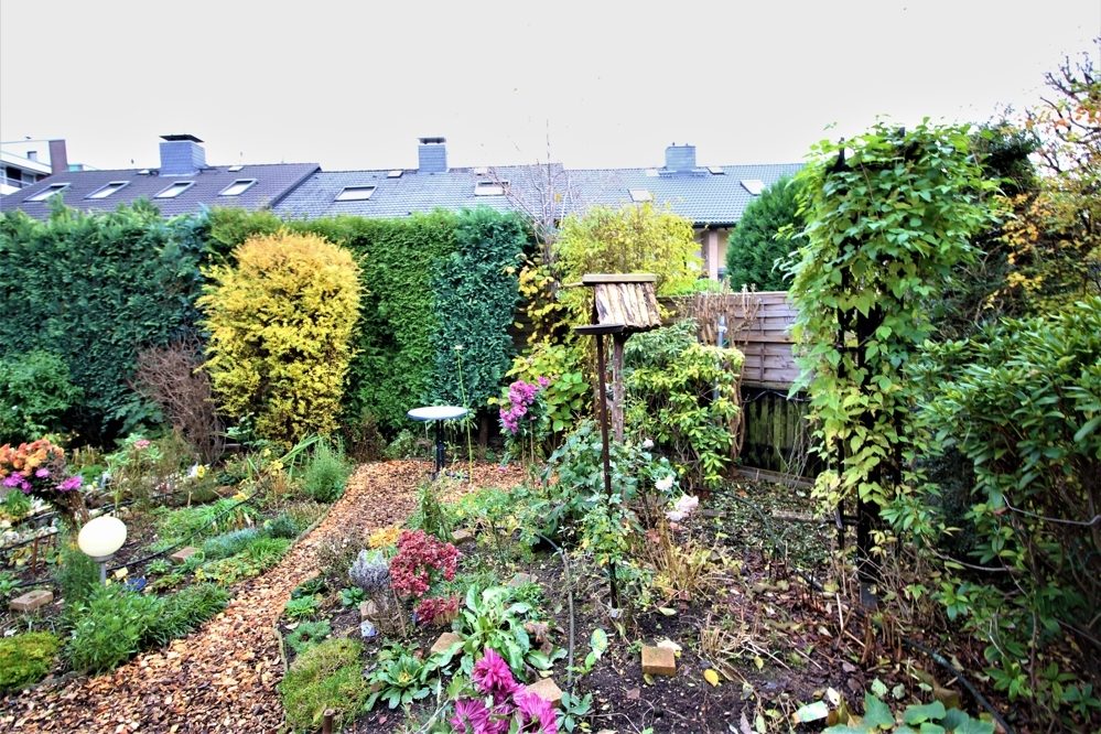 Immobilienangebot - Erkrath / Unterfeldhaus - Alle - Unterfeldhaus: sehr gepflegtes Reihenendhaus mit Terrasse, Süd-Garten und Garage in ruhiger Lage