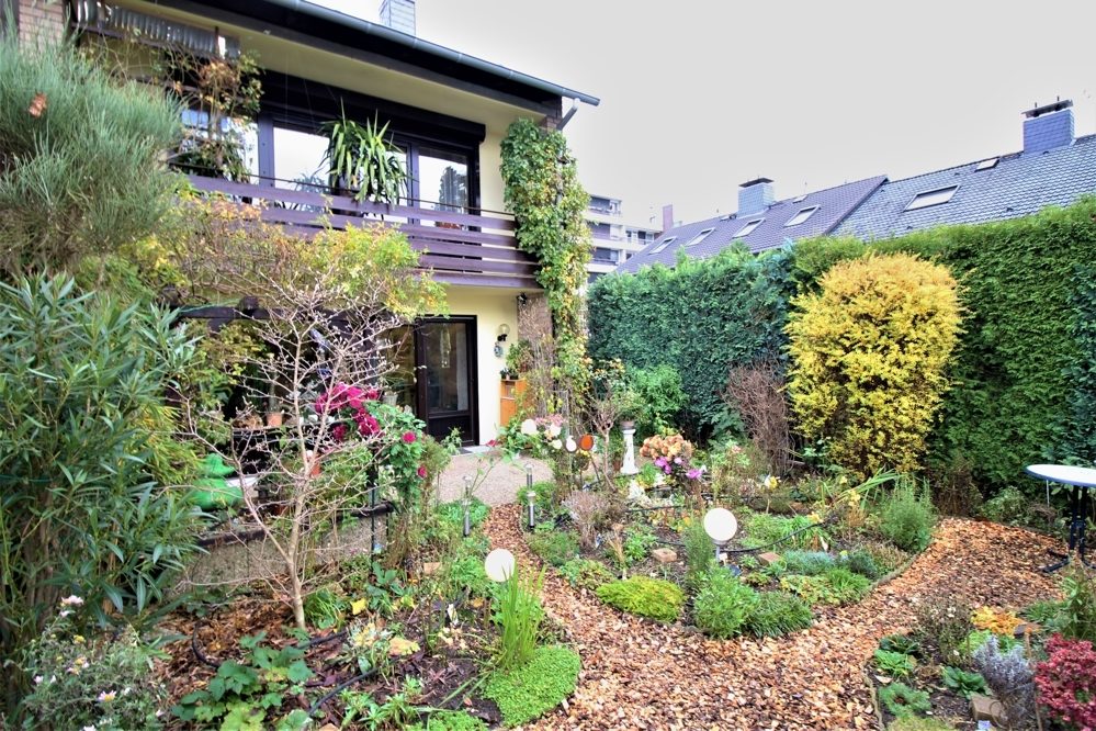 Immobilienangebot - Erkrath / Unterfeldhaus - Alle - Unterfeldhaus: sehr gepflegtes Reihenendhaus mit Terrasse, Süd-Garten und Garage in ruhiger Lage