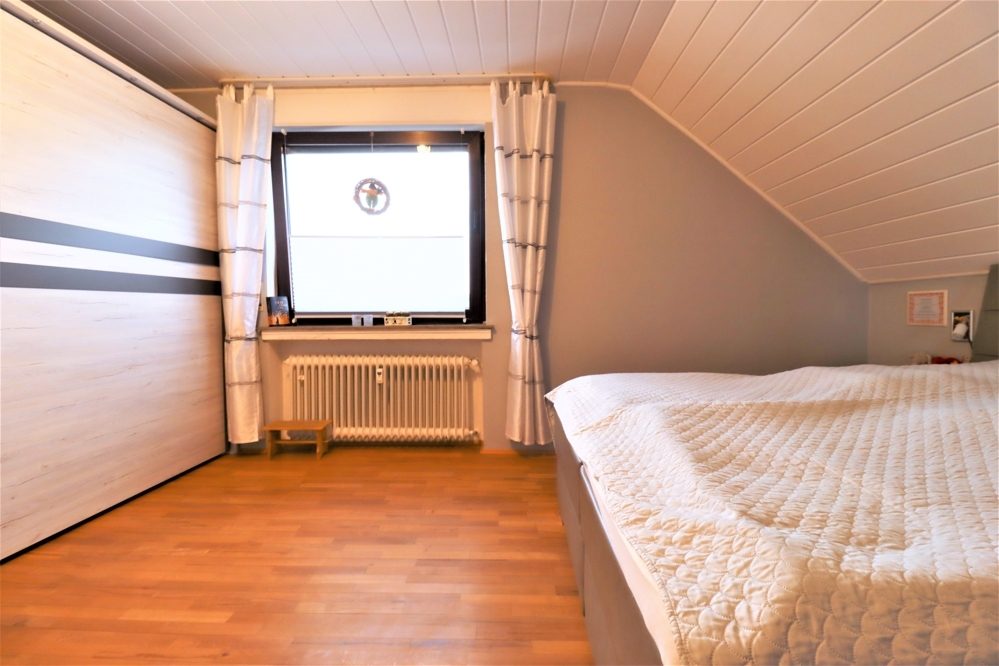Immobilienangebot - Dormagen / Feste Zons - Alle - Zons: gepflegte 3-Zimmerwohnung mit PKW-Stellplatz und Balkon in ruhiger Lage und Rheinnähe