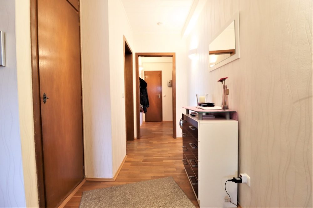 Immobilienangebot - Dormagen / Feste Zons - Alle - Zons: gepflegte 3-Zimmerwohnung mit PKW-Stellplatz und Balkon in ruhiger Lage und Rheinnähe