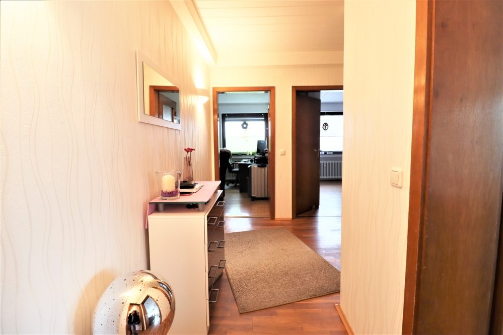 Immobilienangebot - Dormagen / Feste Zons - Alle - Zons: gepflegte 3-Zimmerwohnung mit PKW-Stellplatz und Balkon in ruhiger Lage und Rheinnähe