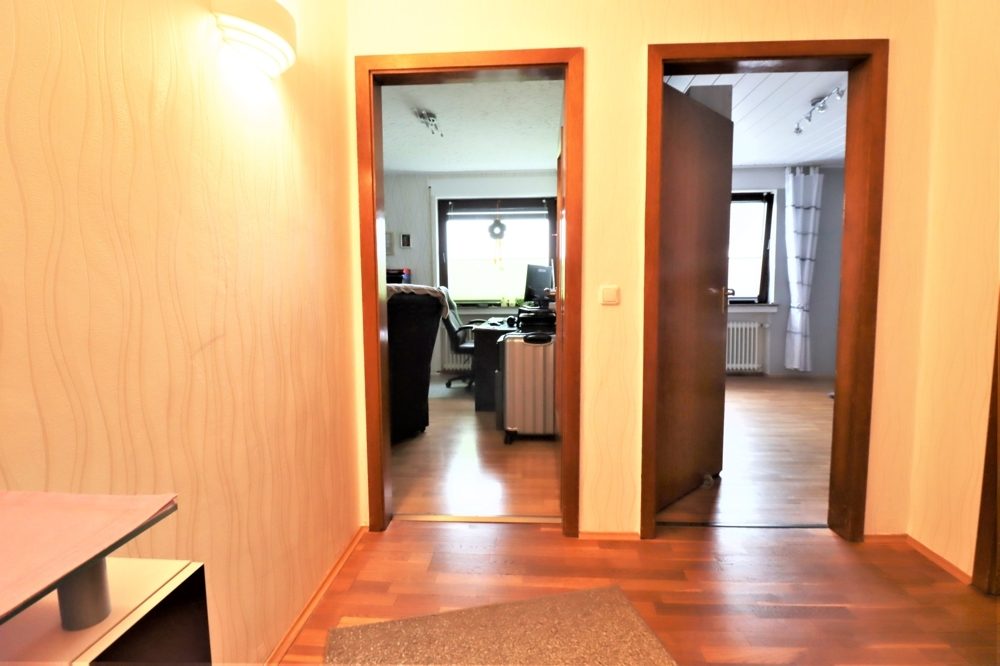 Immobilienangebot - Dormagen / Feste Zons - Alle - Zons: gepflegte 3-Zimmerwohnung mit PKW-Stellplatz und Balkon in ruhiger Lage und Rheinnähe