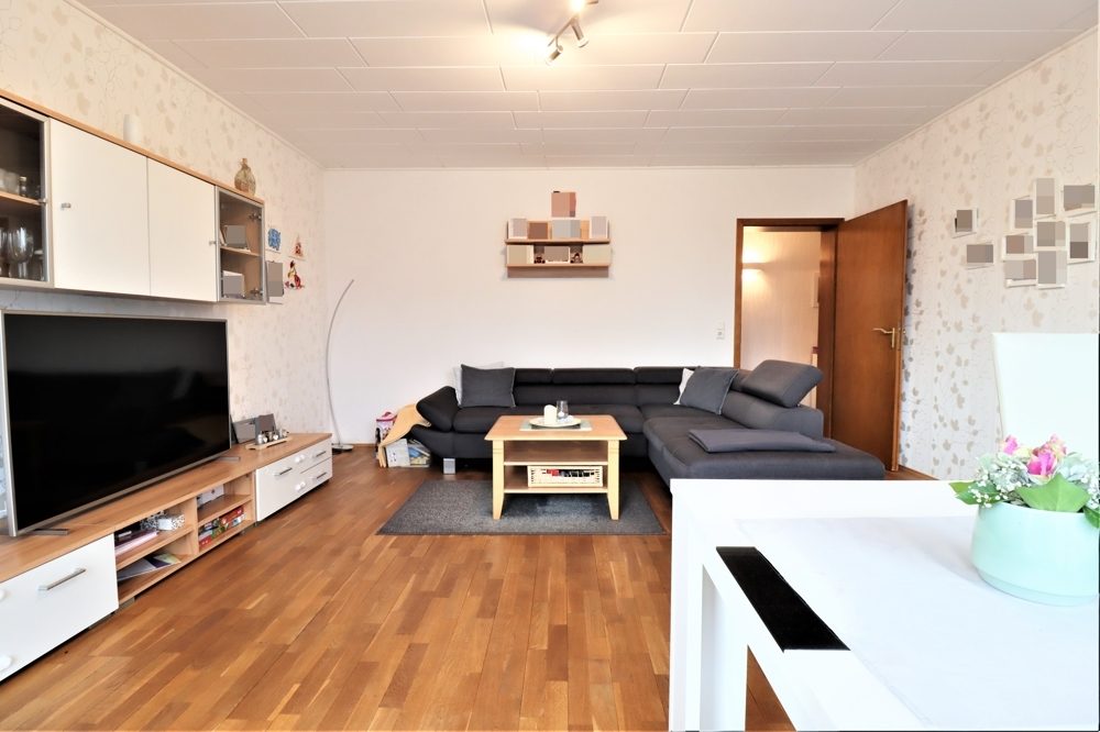 Immobilienangebot - Dormagen / Feste Zons - Alle - Zons: gepflegte 3-Zimmerwohnung mit PKW-Stellplatz und Balkon in ruhiger Lage und Rheinnähe