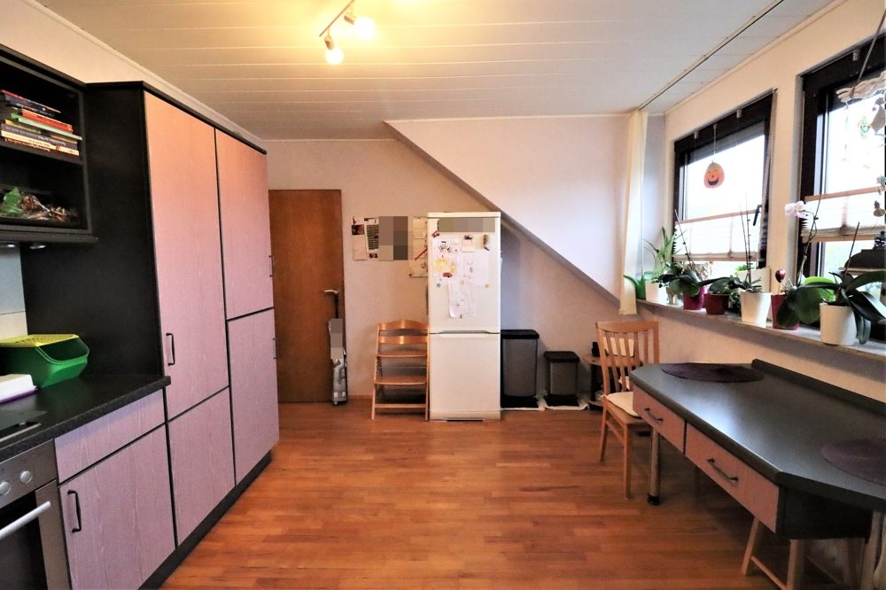 Immobilienangebot - Dormagen / Feste Zons - Alle - Zons: gepflegte 3-Zimmerwohnung mit PKW-Stellplatz und Balkon in ruhiger Lage und Rheinnähe