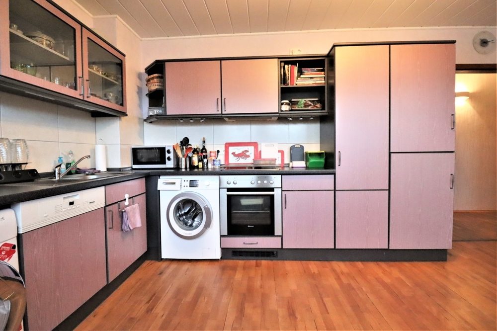 Immobilienangebot - Dormagen / Feste Zons - Alle - Zons: gepflegte 3-Zimmerwohnung mit PKW-Stellplatz und Balkon in ruhiger Lage und Rheinnähe