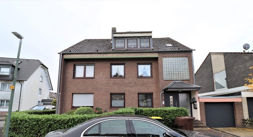 Immobilienangebot - Dormagen / Feste Zons - Alle - Zons: gepflegte 3-Zimmerwohnung mit PKW-Stellplatz und Balkon in ruhiger Lage und Rheinnähe