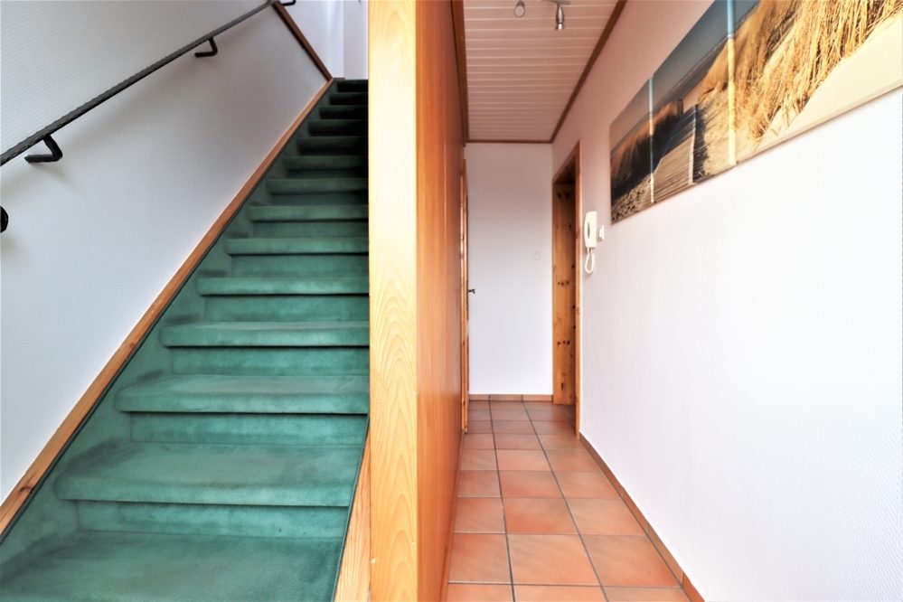 Immobilienangebot - Kaarst / Holzbüttgen - Alle - Holzbüttgen: großzügiges Zweifamilienhaus mit 2 Garagen, Terrasse und großem Garten in ruhiger Lage