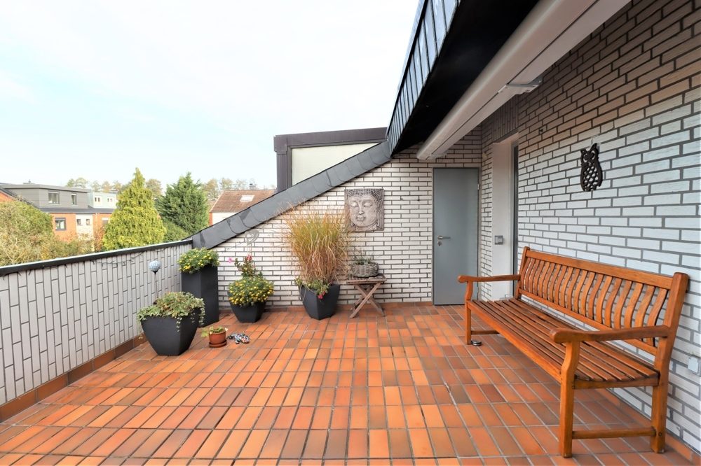 Immobilienangebot - Kaarst / Holzbüttgen - Alle - Holzbüttgen: großzügiges Zweifamilienhaus mit 2 Garagen, Terrasse und großem Garten in ruhiger Lage