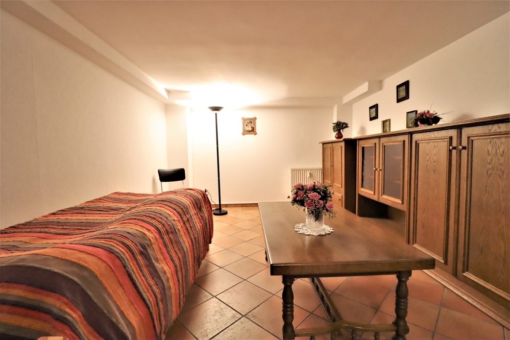 Immobilienangebot - Kaarst / Holzbüttgen - Alle - Holzbüttgen: großzügiges Zweifamilienhaus mit 2 Garagen, Terrasse und großem Garten in ruhiger Lage
