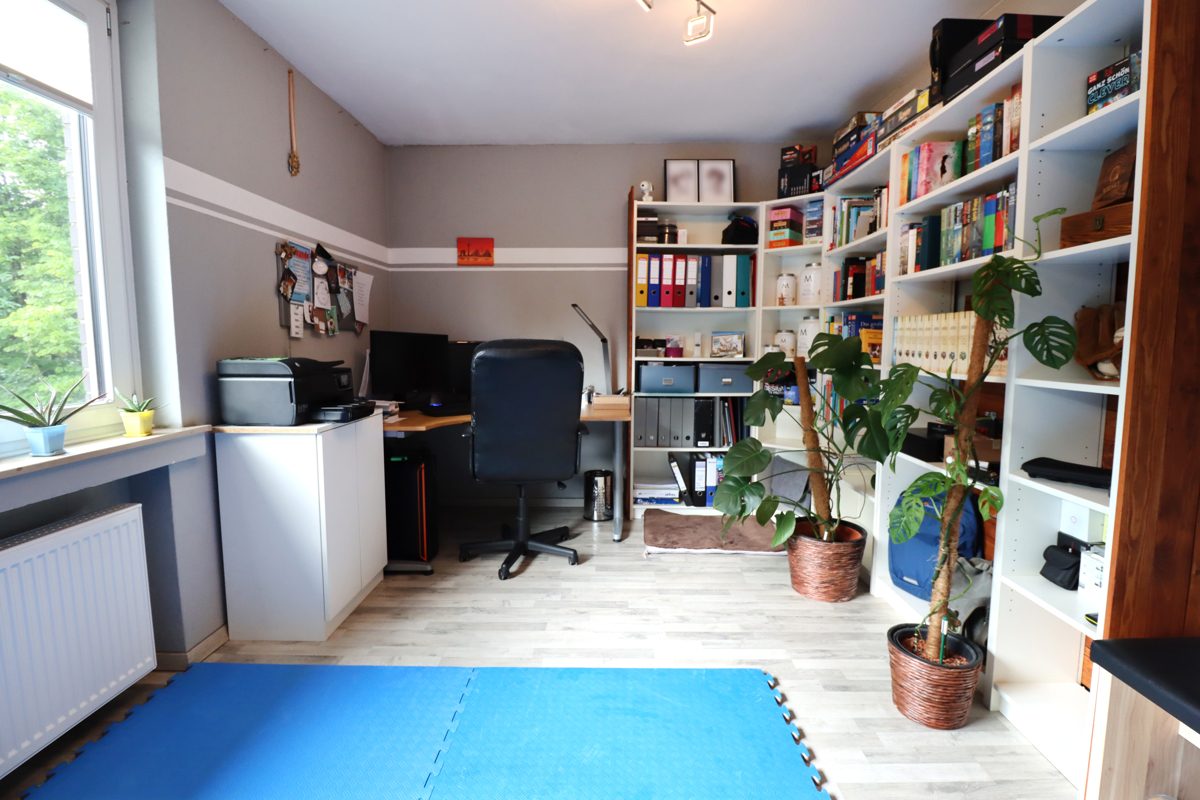 Immobilienangebot - Düsseldorf - Alle - Itter: geräumige 3-Zimmerwohnung im 2.OG mit Sonnenbalkon und Garage