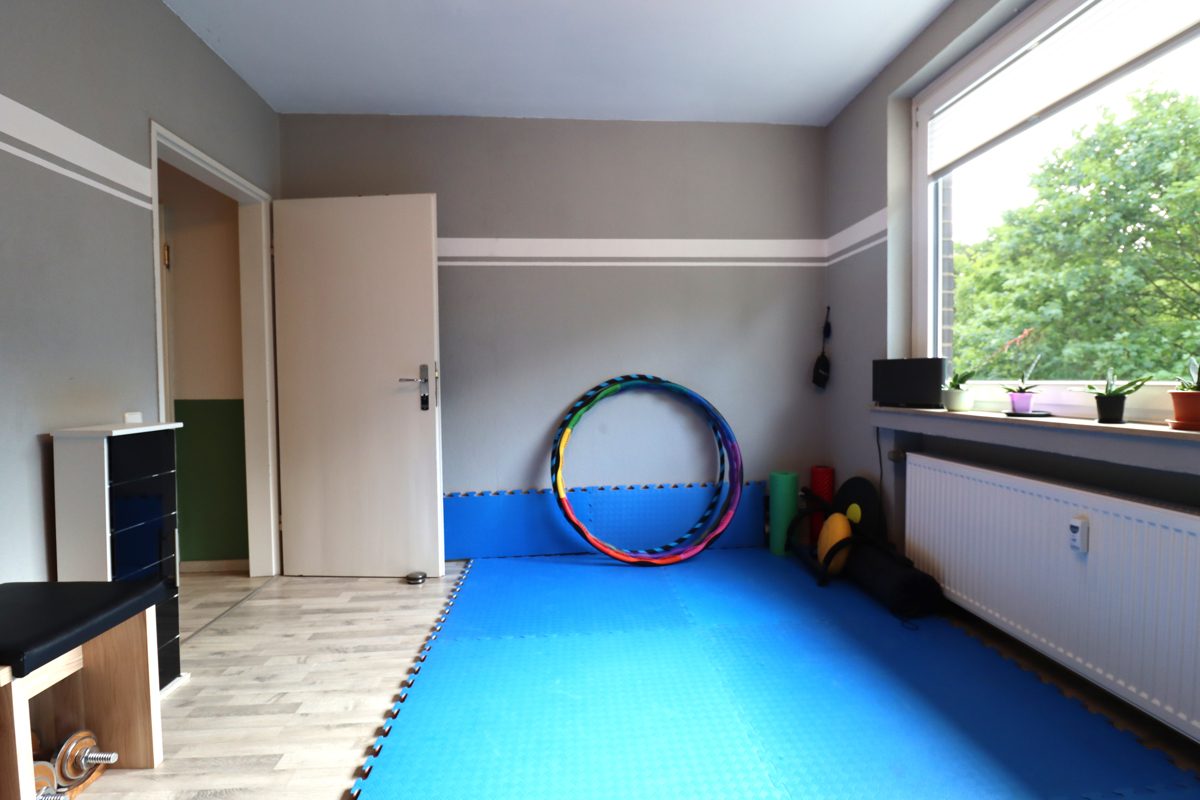 Immobilienangebot - Düsseldorf - Alle - Itter: geräumige 3-Zimmerwohnung im 2.OG mit Sonnenbalkon und Garage