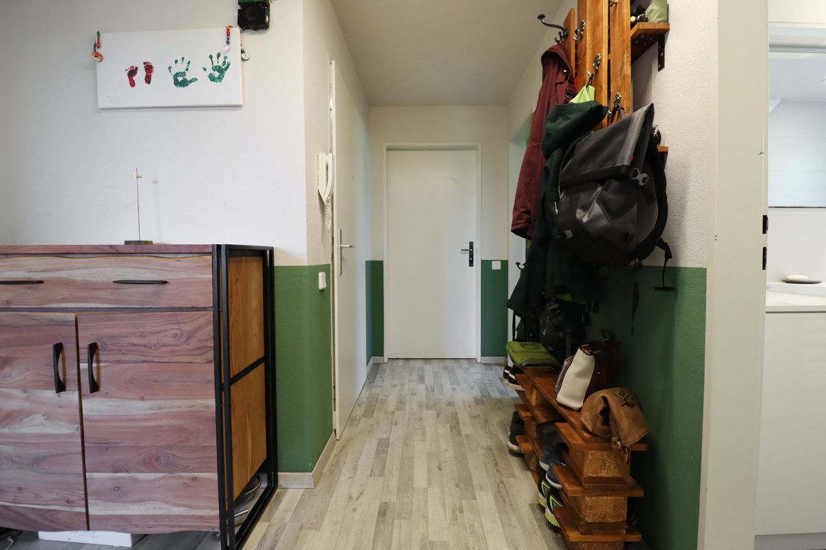 Immobilienangebot - Düsseldorf - Alle - Itter: geräumige 3-Zimmerwohnung im 2.OG mit Sonnenbalkon und Garage