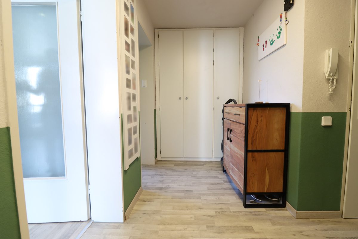 Immobilienangebot - Düsseldorf - Alle - Itter: geräumige 3-Zimmerwohnung im 2.OG mit Sonnenbalkon und Garage