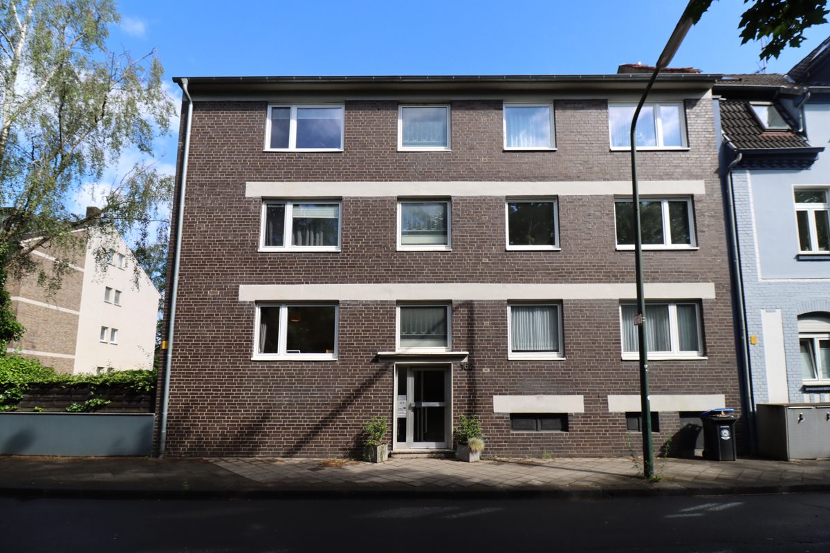 Immobilienangebot - Düsseldorf - Alle - Itter: geräumige 3-Zimmerwohnung im 2.OG mit Sonnenbalkon und Garage
