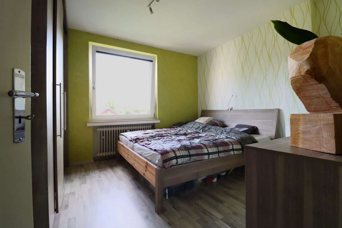 Immobilienangebot - Düsseldorf - Alle - Itter: geräumige 3-Zimmerwohnung im 2.OG mit Sonnenbalkon und Garage