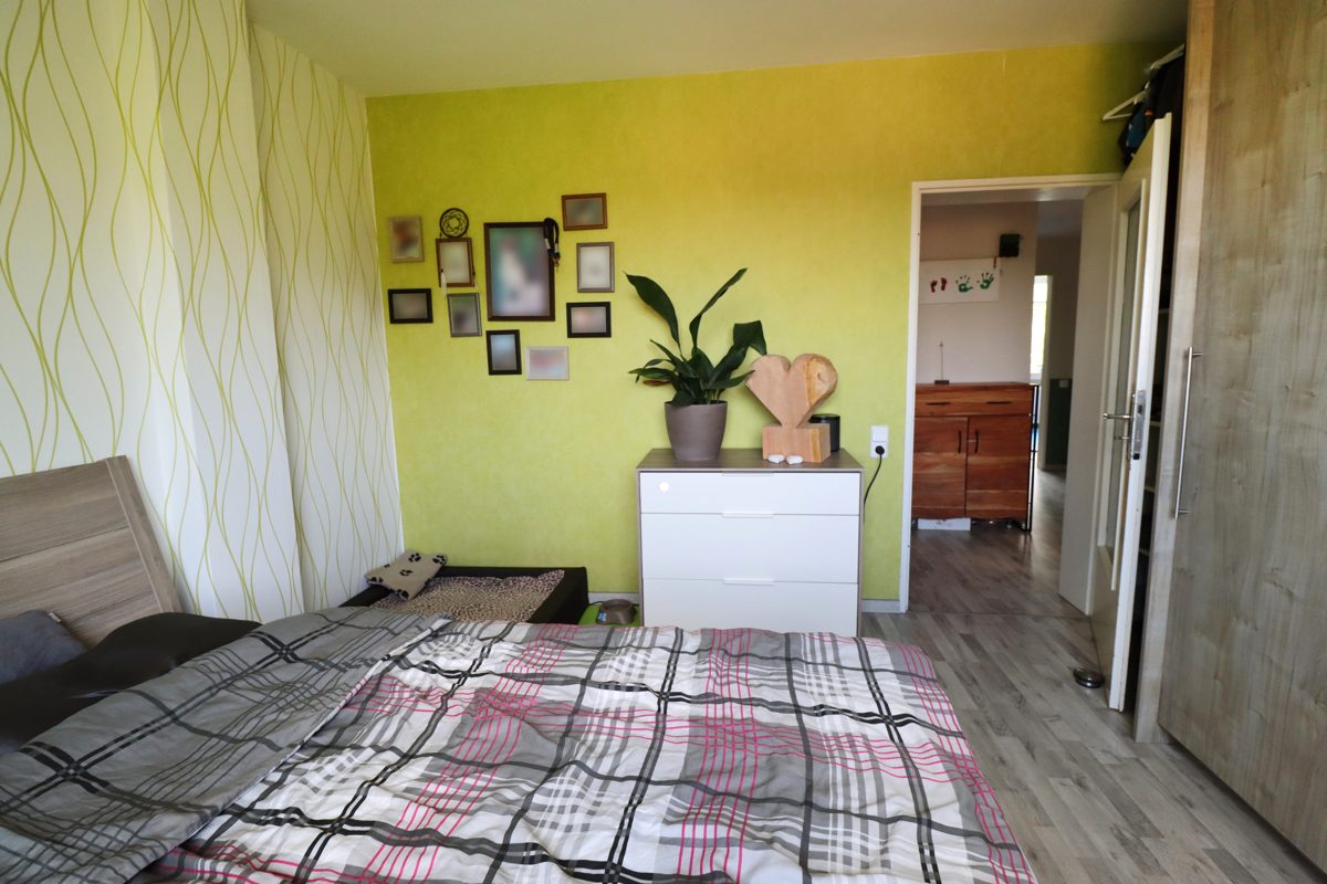 Immobilienangebot - Düsseldorf - Alle - Itter: geräumige 3-Zimmerwohnung im 2.OG mit Sonnenbalkon und Garage