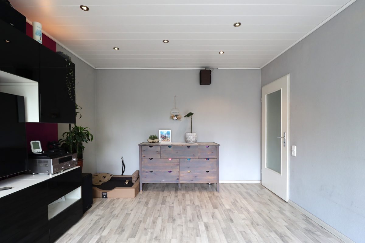Immobilienangebot - Düsseldorf - Alle - Itter: geräumige 3-Zimmerwohnung im 2.OG mit Sonnenbalkon und Garage