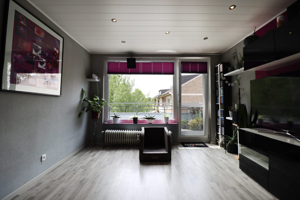 Immobilienangebot - Düsseldorf - Alle - Itter: geräumige 3-Zimmerwohnung im 2.OG mit Sonnenbalkon und Garage
