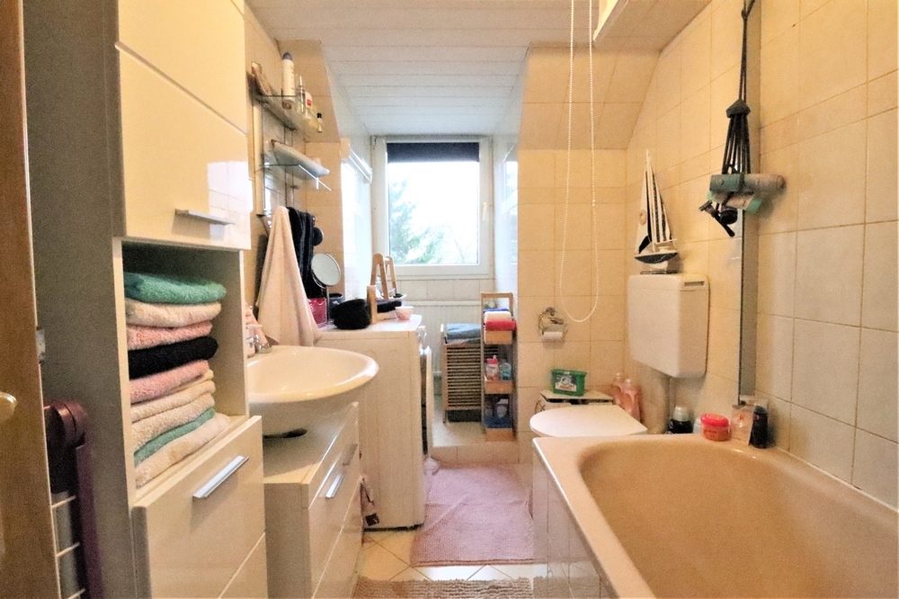 Immobilienangebot - Düsseldorf / Heerdt - Alle - Heerdt: vermietete und gut geschnittene 3-Zimmerwohnung in guter Lage