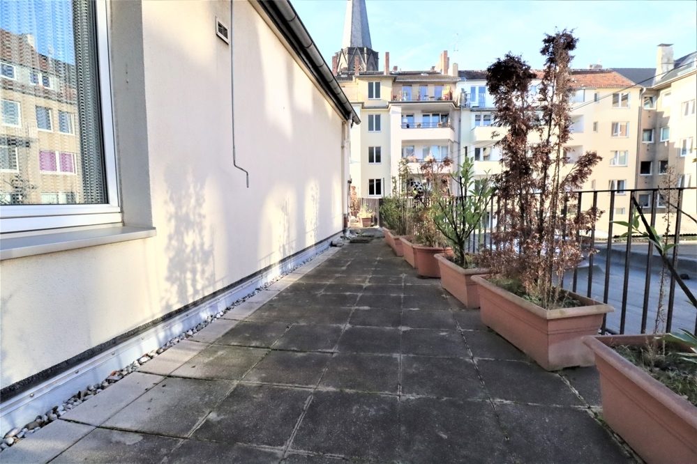 Immobilienangebot - Düsseldorf - Alle - Oberbilk: gepflegtes Wohn-Geschäftshaus mit einer Gewerbe- und 7 Wohneinheiten in zentraler Lage