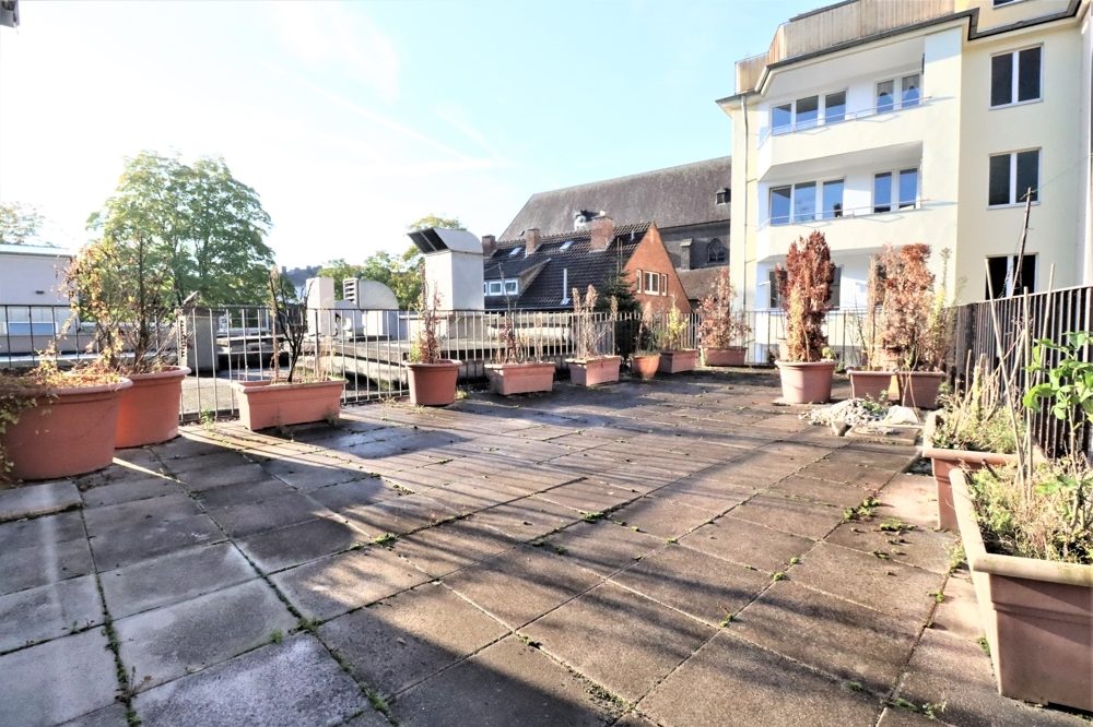 Immobilienangebot - Düsseldorf - Alle - Oberbilk: gepflegtes Wohn-Geschäftshaus mit einer Gewerbe- und 7 Wohneinheiten in zentraler Lage
