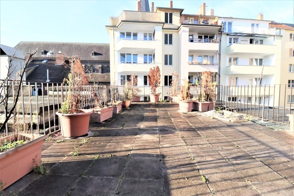 Immobilienangebot - Düsseldorf - Alle - Oberbilk: gepflegtes Wohn-Geschäftshaus mit einer Gewerbe- und 7 Wohneinheiten in zentraler Lage