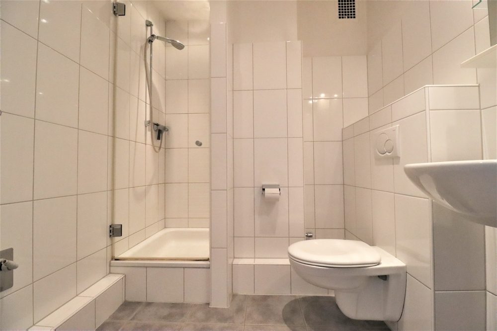 Immobilienangebot - Düsseldorf - Alle - Oberbilk: gepflegtes Wohn-Geschäftshaus mit einer Gewerbe- und 7 Wohneinheiten in zentraler Lage
