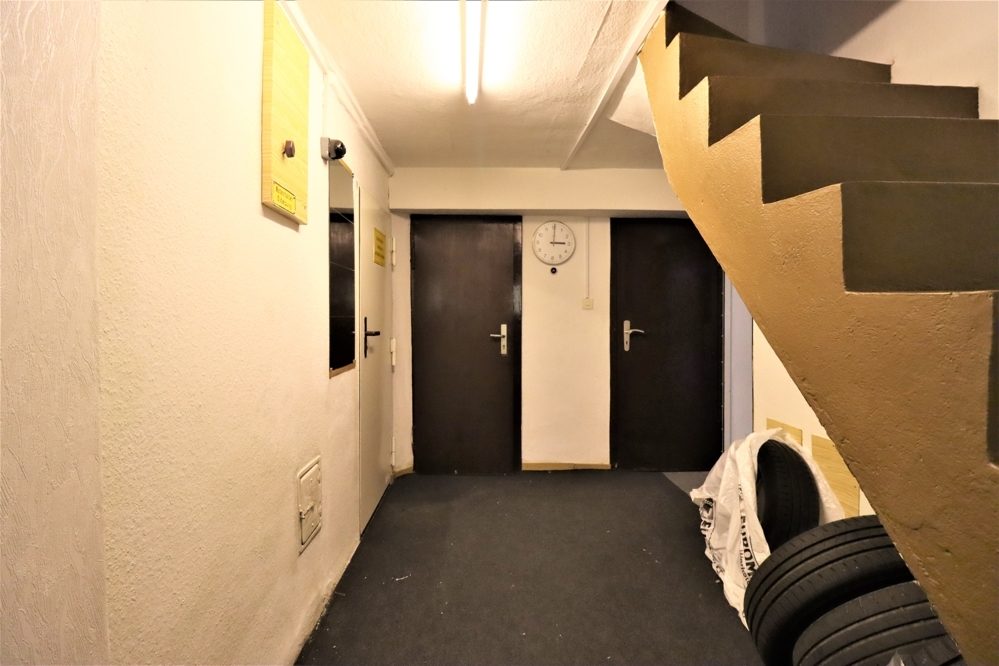 Immobilienangebot - Düsseldorf / Eller - Alle - Eller: großzügig geschnittene Doppelhaushälfte mit großem Garten und Garage in ruhiger Lage