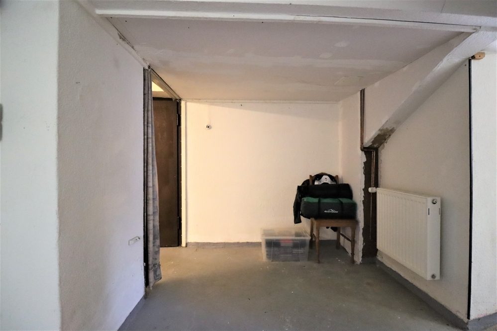 Immobilienangebot - Düsseldorf / Eller - Alle - Eller: großzügig geschnittene Doppelhaushälfte mit großem Garten und Garage in ruhiger Lage