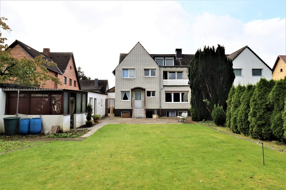 Immobilienangebot - Düsseldorf / Eller - Alle - Eller: großzügig geschnittene Doppelhaushälfte mit großem Garten und Garage in ruhiger Lage