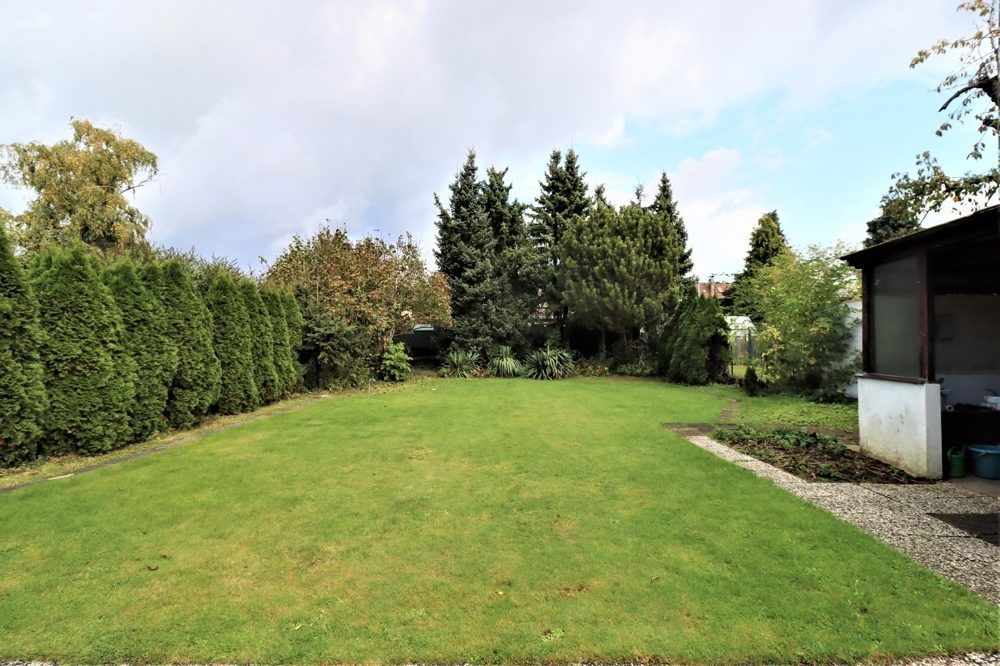 Immobilienangebot - Düsseldorf / Eller - Alle - Eller: großzügig geschnittene Doppelhaushälfte mit großem Garten und Garage in ruhiger Lage