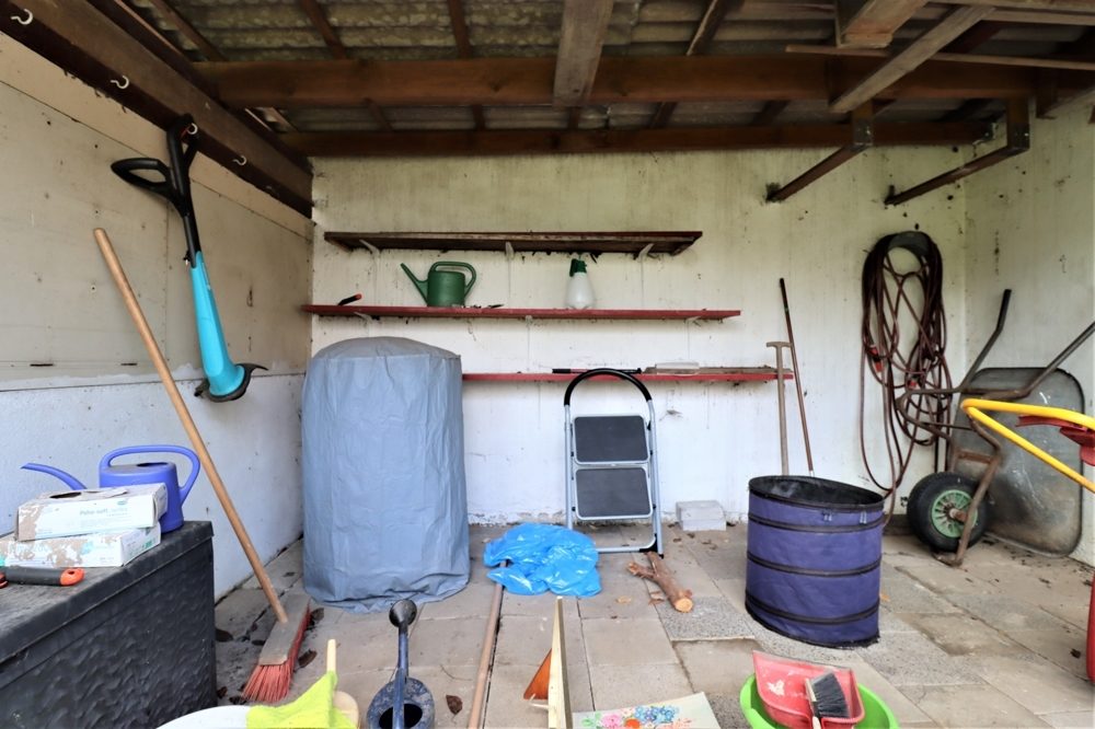 Immobilienangebot - Düsseldorf / Eller - Alle - Eller: großzügig geschnittene Doppelhaushälfte mit großem Garten und Garage in ruhiger Lage