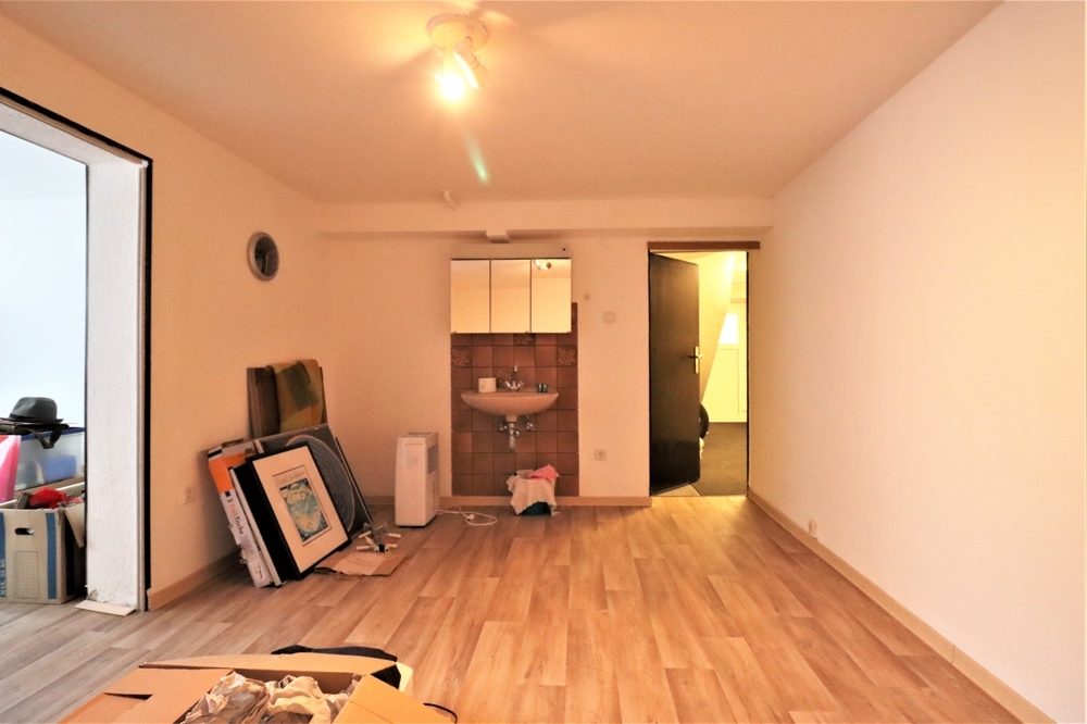 Immobilienangebot - Düsseldorf / Eller - Alle - Eller: großzügig geschnittene Doppelhaushälfte mit großem Garten und Garage in ruhiger Lage