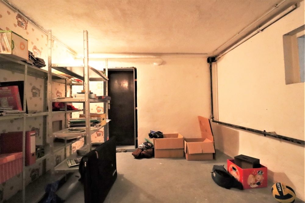 Immobilienangebot - Düsseldorf / Eller - Alle - Eller: großzügig geschnittene Doppelhaushälfte mit großem Garten und Garage in ruhiger Lage