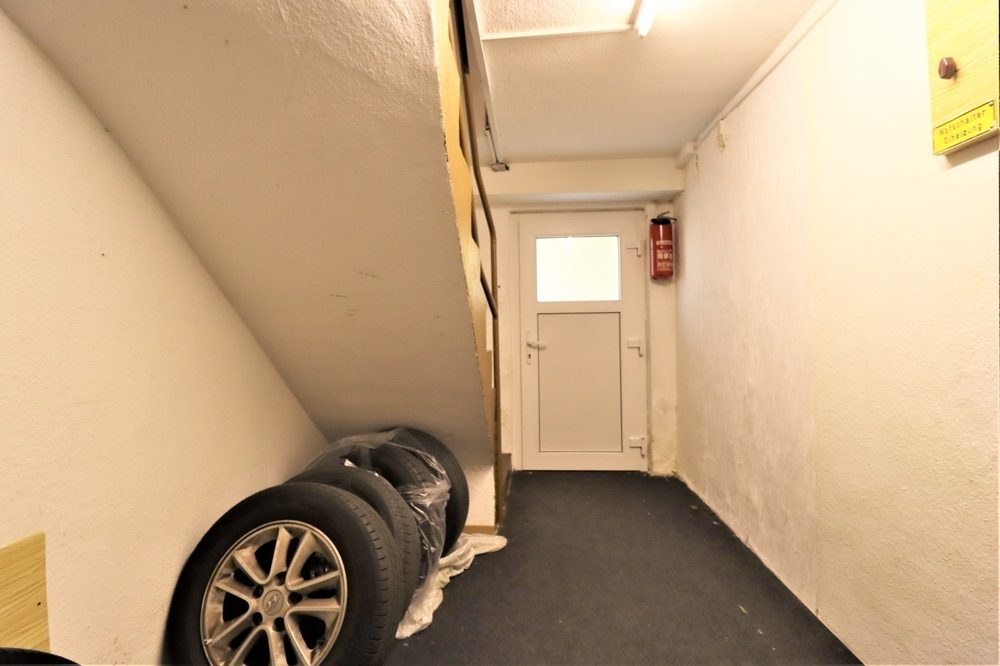 Immobilienangebot - Düsseldorf / Eller - Alle - Eller: großzügig geschnittene Doppelhaushälfte mit großem Garten und Garage in ruhiger Lage