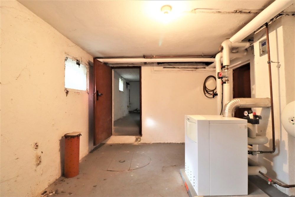 Immobilienangebot - Düsseldorf / Eller - Alle - Eller: großzügig geschnittene Doppelhaushälfte mit großem Garten und Garage in ruhiger Lage