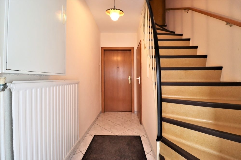 Immobilienangebot - Düsseldorf / Eller - Alle - Eller: großzügig geschnittene Doppelhaushälfte mit großem Garten und Garage in ruhiger Lage